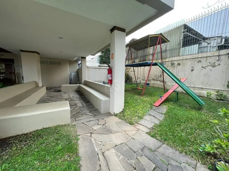 Foto 2 de Apartamento com 2 quartos à venda, 60m2 em Medianeira, Porto Alegre - RS
