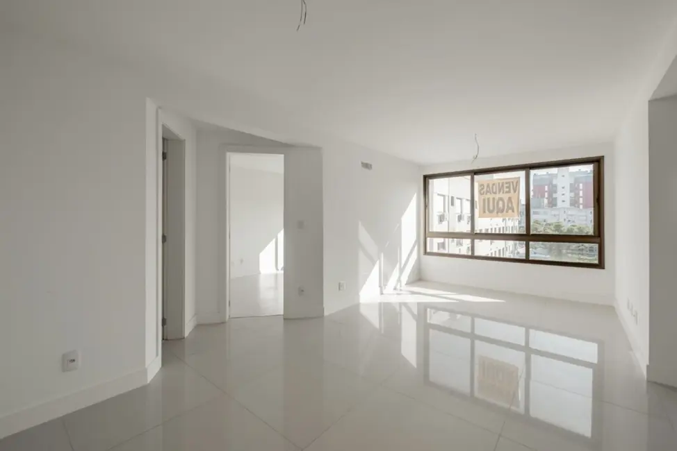 Apartamento com 1 quarto à venda, 53m2 em Passo da Areia, Porto Alegre - RS - imagem 4 Foto 4 de Apartamento com 1 quarto à venda, 53m2 em Passo da Areia, Porto Alegre - RS