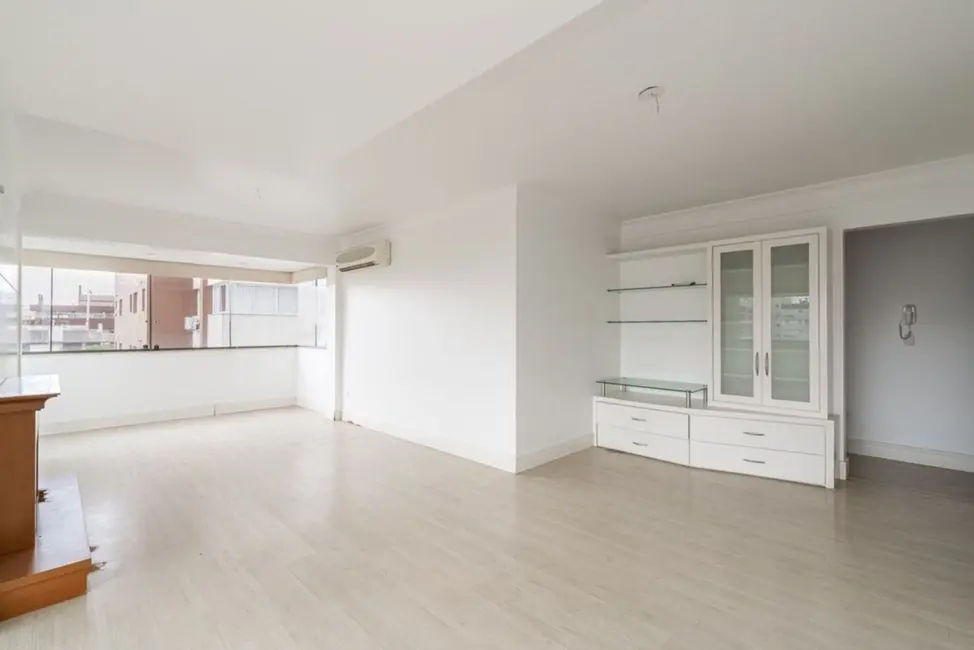 Apartamento com 3 quartos à venda, 136m2 em Petrópolis, Porto Alegre - RS - imagem 8 Foto 8 de Apartamento com 3 quartos à venda, 136m2 em Petrópolis, Porto Alegre - RS