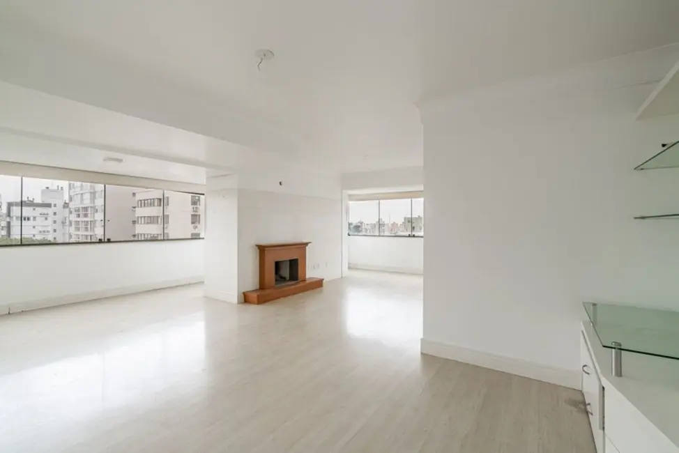 Apartamento com 3 quartos à venda, 136m2 em Petrópolis, Porto Alegre - RS - imagem 6 Foto 6 de Apartamento com 3 quartos à venda, 136m2 em Petrópolis, Porto Alegre - RS