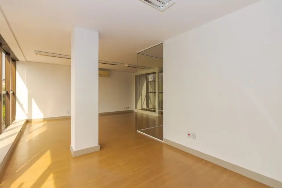 Foto 7 de Sala Comercial à venda, 67m2 em Rio Branco, Porto Alegre - RS