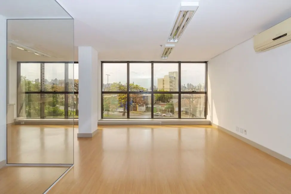 Foto 4 de Sala Comercial à venda, 67m2 em Rio Branco, Porto Alegre - RS
