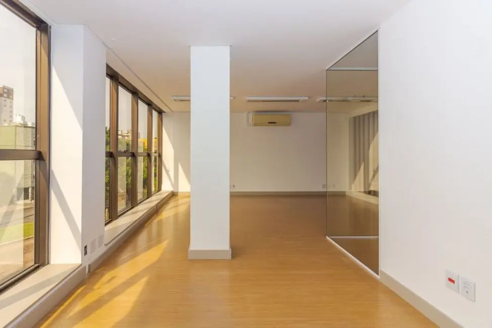 Foto 8 de Sala Comercial à venda, 67m2 em Rio Branco, Porto Alegre - RS