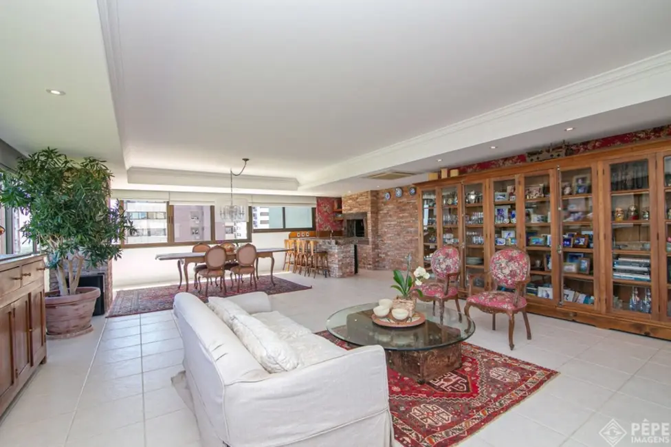 Apartamento com 3 quartos à venda, 243m2 em Rio Branco, Porto Alegre - RS - imagem 9 Foto 9 de Apartamento com 3 quartos à venda, 243m2 em Rio Branco, Porto Alegre - RS