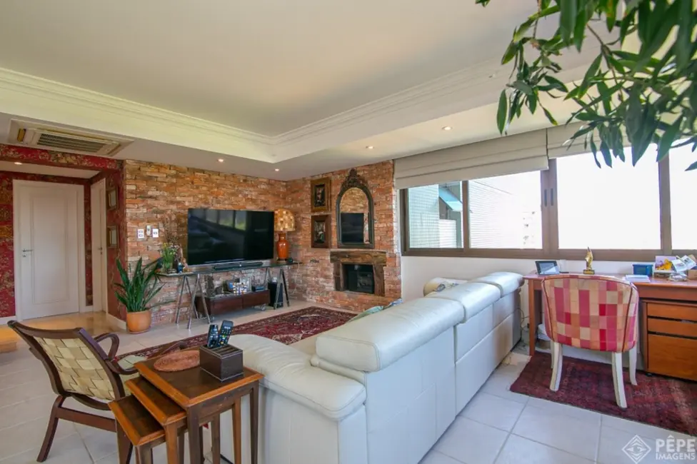 Apartamento com 3 quartos à venda, 243m2 em Rio Branco, Porto Alegre - RS - imagem 5 Foto 5 de Apartamento com 3 quartos à venda, 243m2 em Rio Branco, Porto Alegre - RS
