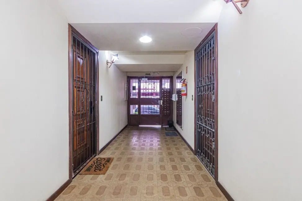 Apartamento com 3 quartos à venda, 84m2 em Menino Deus, Porto Alegre - RS - imagem 4 Foto 4 de Apartamento com 3 quartos à venda, 84m2 em Menino Deus, Porto Alegre - RS