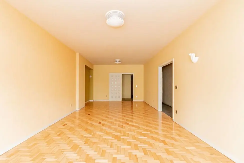 Apartamento com 4 quartos à venda, 148m2 em Centro Histórico, Porto Alegre - RS - imagem 4 Foto 4 de Apartamento com 4 quartos à venda, 148m2 em Centro Histórico, Porto Alegre - RS