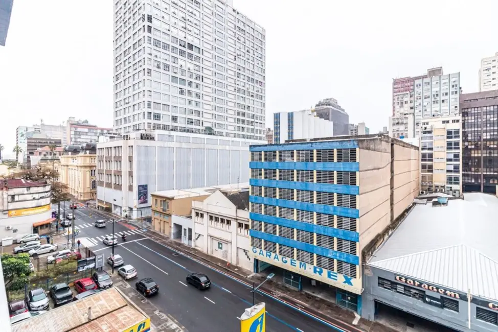 Apartamento com 4 quartos à venda, 148m2 em Centro Histórico, Porto Alegre - RS - imagem 9 Foto 9 de Apartamento com 4 quartos à venda, 148m2 em Centro Histórico, Porto Alegre - RS