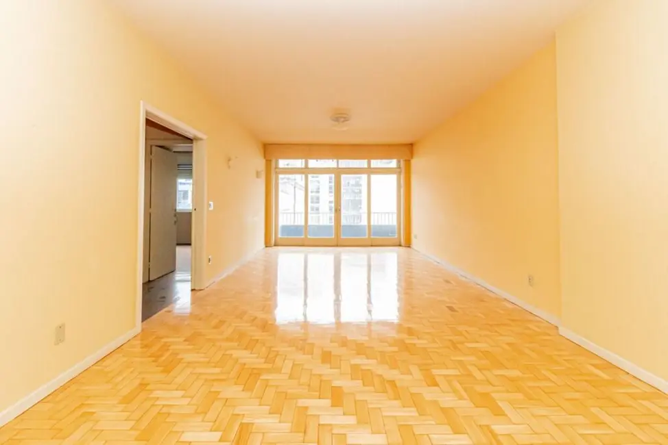 Apartamento com 4 quartos à venda, 148m2 em Centro Histórico, Porto Alegre - RS - imagem 3 Foto 3 de Apartamento com 4 quartos à venda, 148m2 em Centro Histórico, Porto Alegre - RS