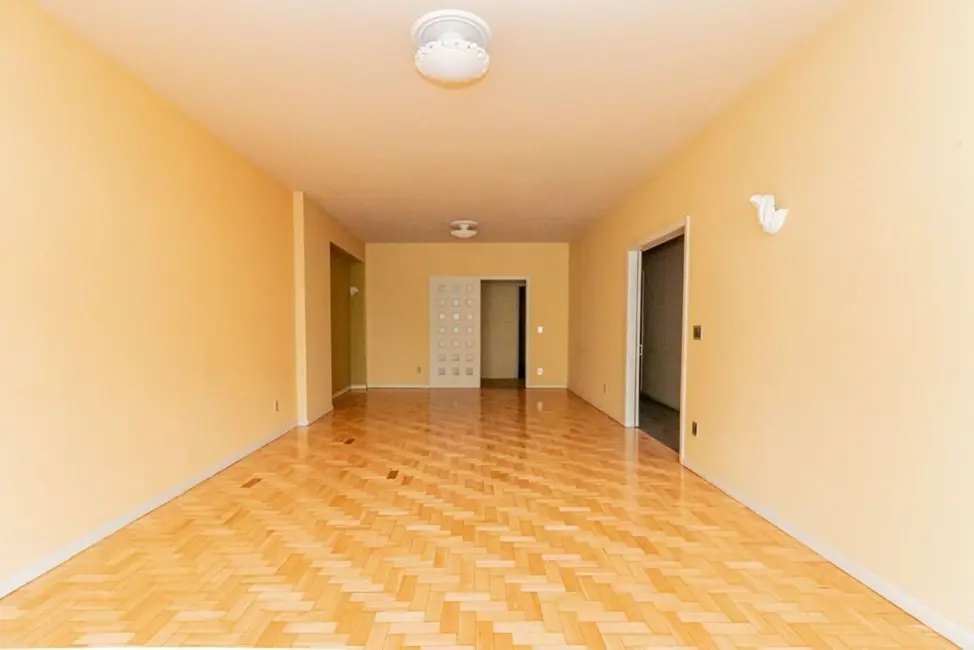 Apartamento com 4 quartos à venda, 148m2 em Centro Histórico, Porto Alegre - RS - imagem 5 Foto 5 de Apartamento com 4 quartos à venda, 148m2 em Centro Histórico, Porto Alegre - RS