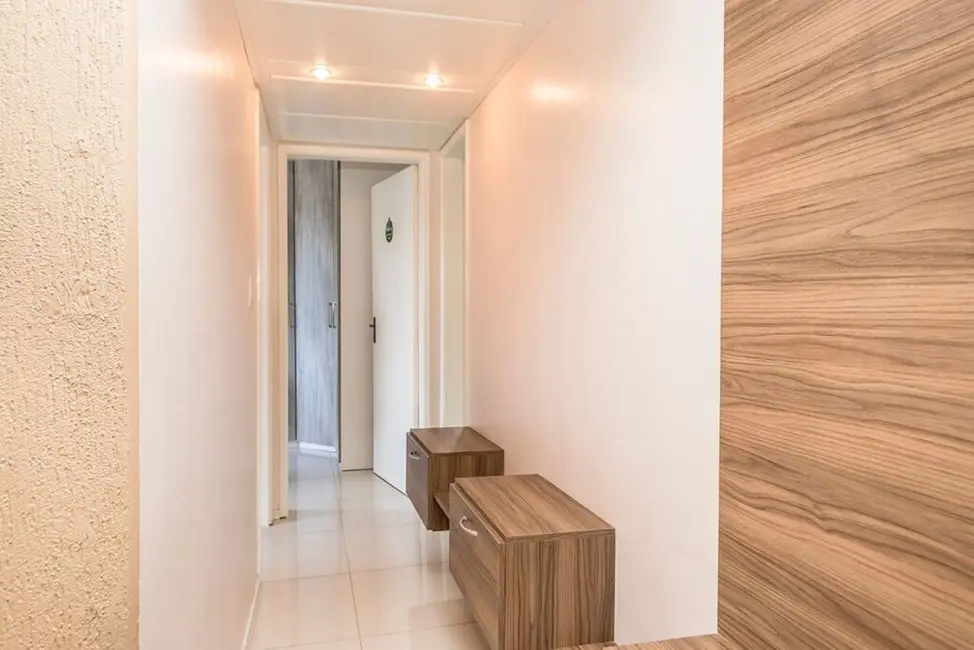 Foto 2 de Apartamento com 2 quartos à venda, 48m2 em Cristal, Porto Alegre - RS