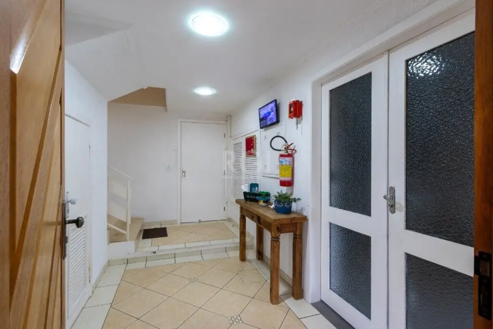 Foto 4 de Apartamento com 2 quartos à venda, 74m2 em Ipanema, Porto Alegre - RS