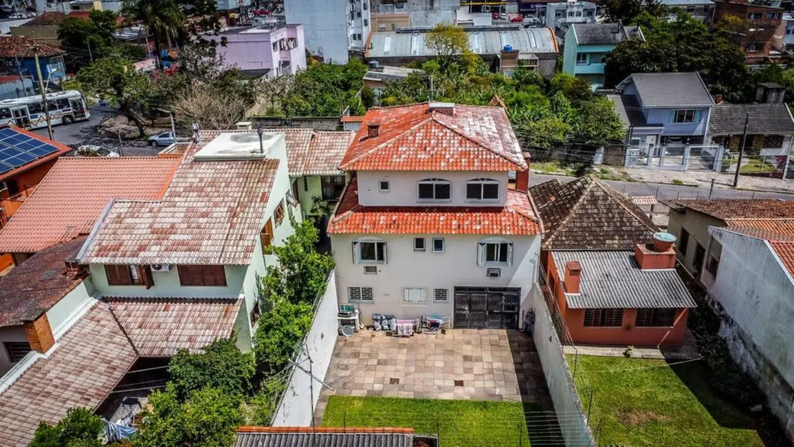 Casa com 3 quartos à venda, 380m2 em Vila Ipiranga, Porto Alegre - RS - imagem 3 Foto 3 de Casa com 3 quartos à venda, 380m2 em Vila Ipiranga, Porto Alegre - RS