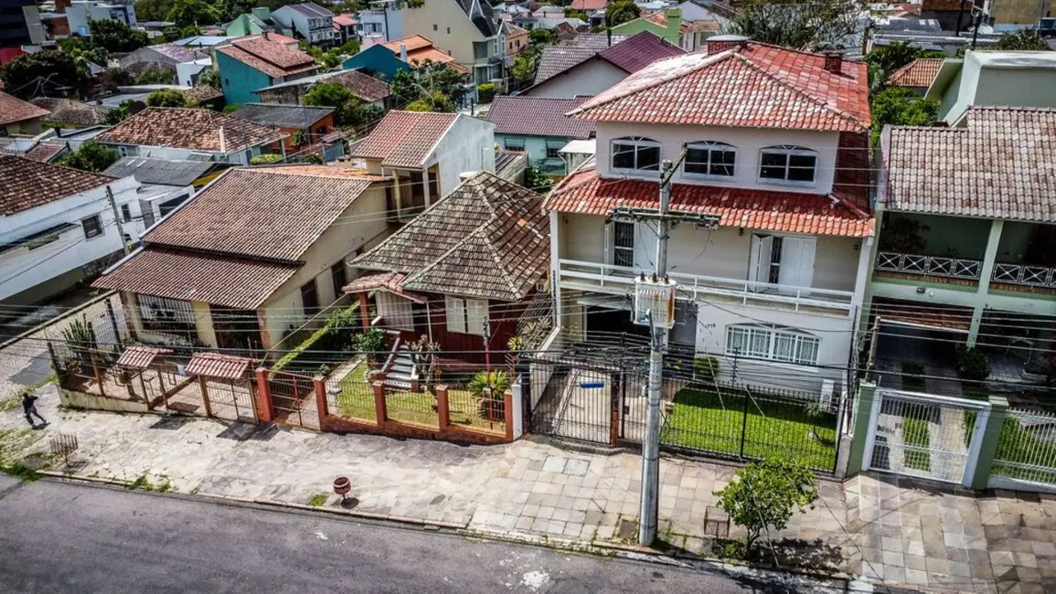 Foto 2 de Casa com 3 quartos à venda, 380m2 em Vila Ipiranga, Porto Alegre - RS