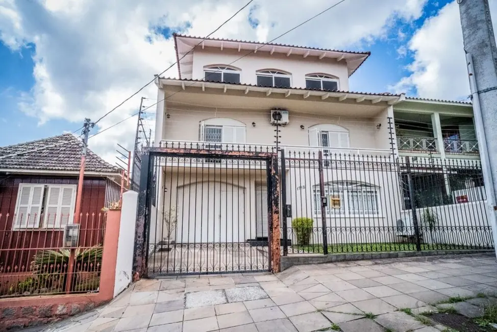 Foto 1 de Casa com 3 quartos à venda, 380m2 em Vila Ipiranga, Porto Alegre - RS