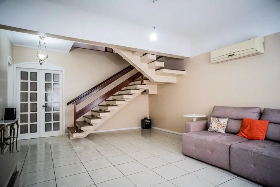 Casa com 3 quartos à venda, 380m2 em Vila Ipiranga, Porto Alegre - RS - imagem 7 Foto 7 de Casa com 3 quartos à venda, 380m2 em Vila Ipiranga, Porto Alegre - RS