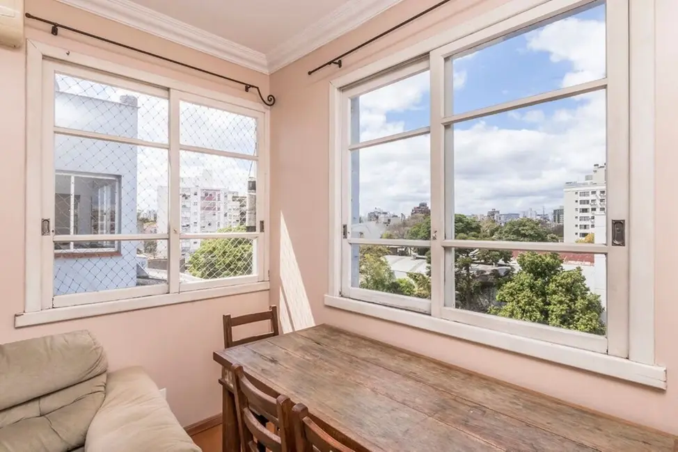 Foto 2 de Apartamento com 2 quartos à venda, 75m2 em Santana, Porto Alegre - RS