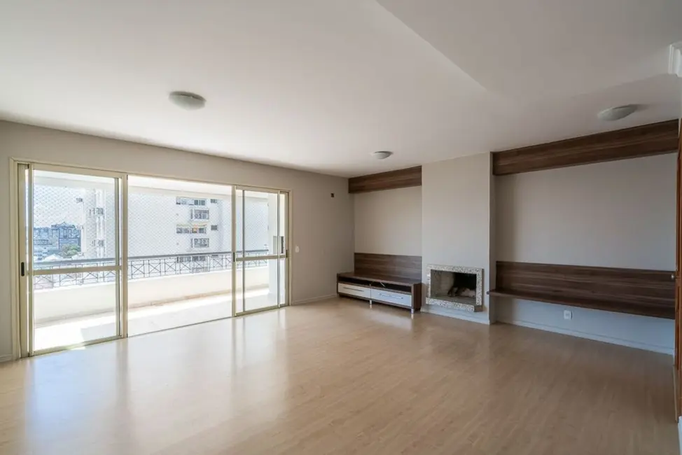 Apartamento com 3 quartos à venda, 134m2 em Menino Deus, Porto Alegre - RS - imagem 8 Foto 8 de Apartamento com 3 quartos à venda, 134m2 em Menino Deus, Porto Alegre - RS