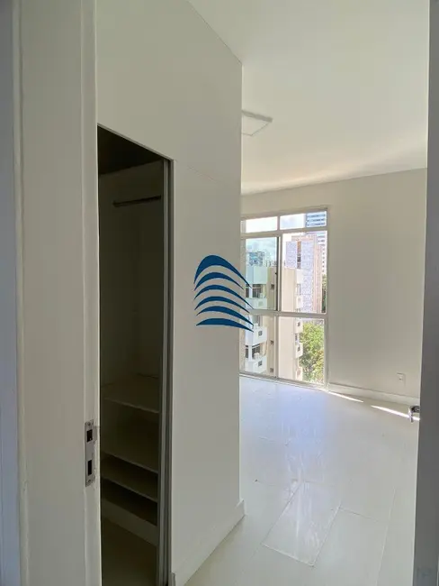 Foto 2 de Apartamento com 4 quartos à venda, 210m2 em Ondina, Salvador - BA