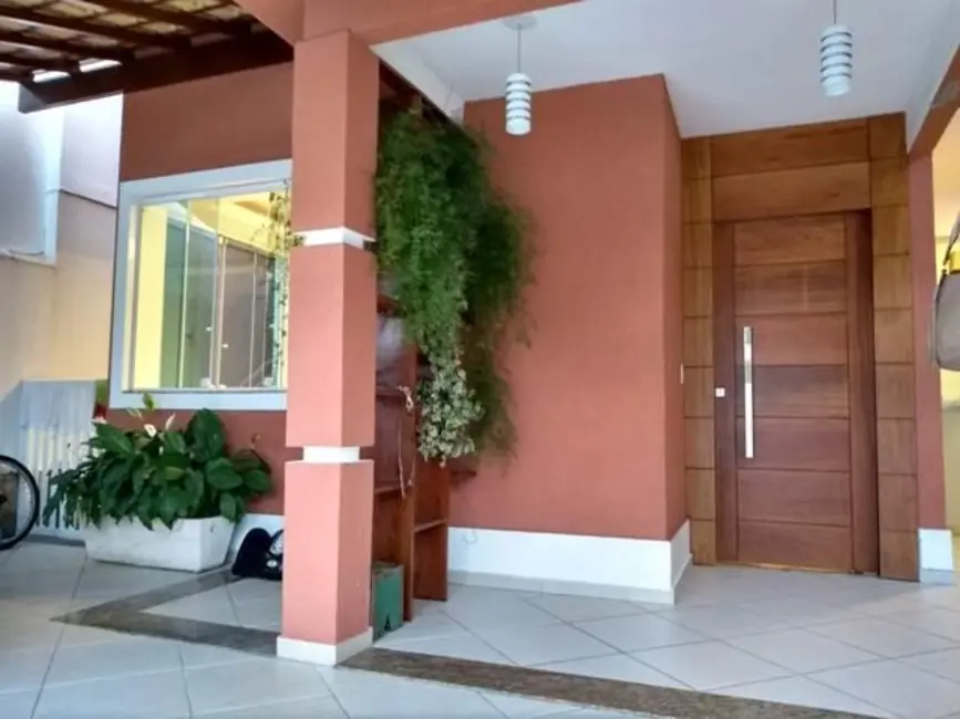 Foto 2 de Casa com 4 quartos à venda, 216m2 em Costazul, Rio Das Ostras - RJ