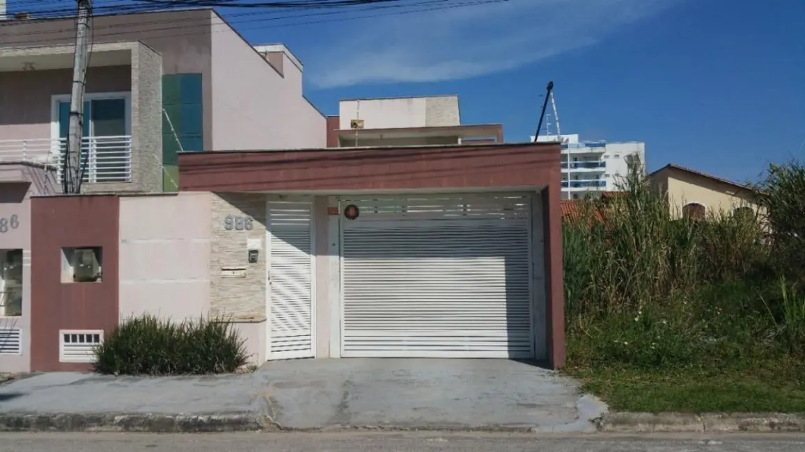 Foto 1 de Casa com 3 quartos à venda, 210m2 em Ouro Verde, Rio Das Ostras - RJ