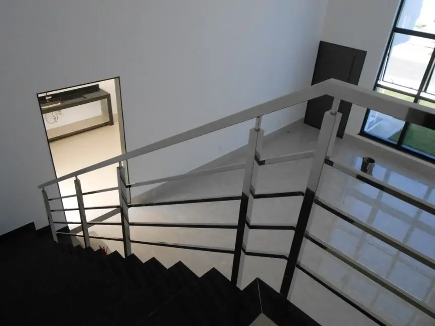 Casa de Condomínio com 4 quartos à venda, 251m2 em Extensão do Bosque, Rio Das Ostras - RJ - imagem 6 Foto 6 de Casa de Condomínio com 4 quartos à venda, 251m2 em Extensão do Bosque, Rio Das Ostras - RJ