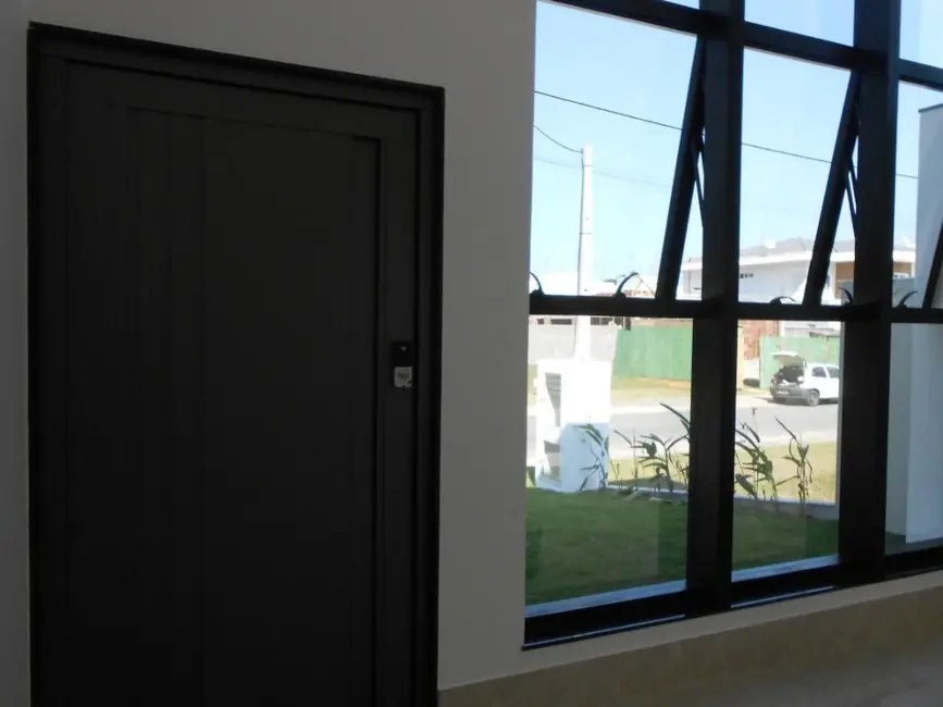 Casa de Condomínio com 4 quartos à venda, 251m2 em Extensão do Bosque, Rio Das Ostras - RJ - imagem 7 Foto 7 de Casa de Condomínio com 4 quartos à venda, 251m2 em Extensão do Bosque, Rio Das Ostras - RJ