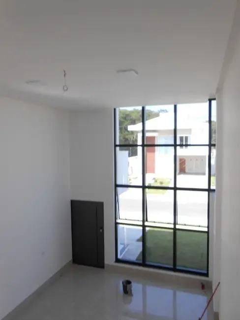 Casa de Condomínio com 4 quartos à venda, 251m2 em Extensão do Bosque, Rio Das Ostras - RJ - imagem 5 Foto 5 de Casa de Condomínio com 4 quartos à venda, 251m2 em Extensão do Bosque, Rio Das Ostras - RJ