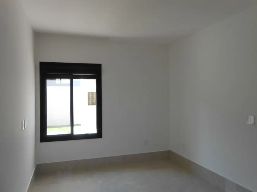 Casa de Condomínio com 4 quartos à venda, 251m2 em Extensão do Bosque, Rio Das Ostras - RJ - imagem 9 Foto 9 de Casa de Condomínio com 4 quartos à venda, 251m2 em Extensão do Bosque, Rio Das Ostras - RJ