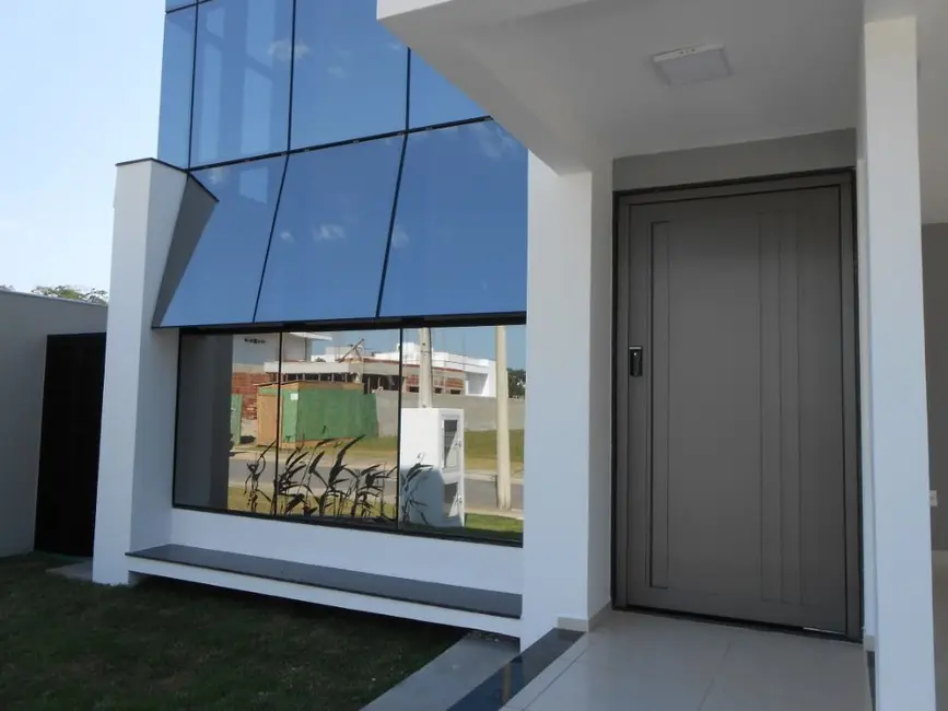 Casa de Condomínio com 4 quartos à venda, 251m2 em Extensão do Bosque, Rio Das Ostras - RJ - imagem 3 Foto 3 de Casa de Condomínio com 4 quartos à venda, 251m2 em Extensão do Bosque, Rio Das Ostras - RJ