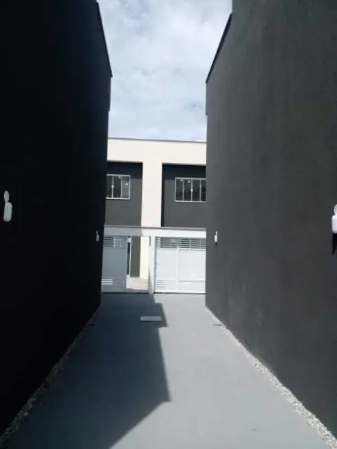 Casa de Condomínio com 2 quartos à venda, 68m2 em Village Rio das Ostras, Rio Das Ostras - RJ - imagem 3 Foto 3 de Casa de Condomínio com 2 quartos à venda, 68m2 em Village Rio das Ostras, Rio Das Ostras - RJ