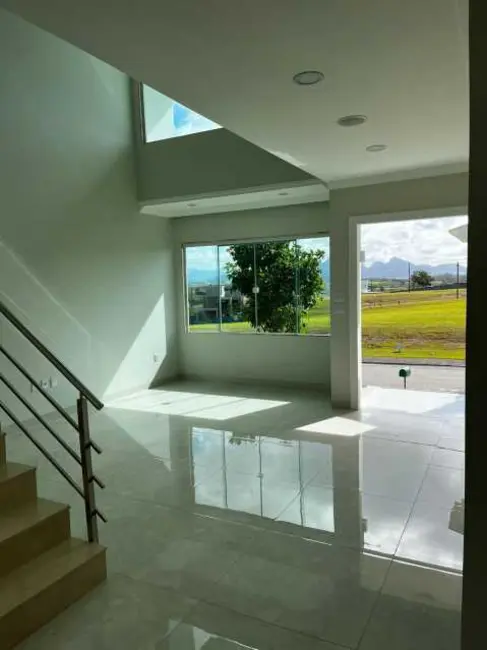 Foto 4 de Casa de Condomínio com 5 quartos à venda, 291m2 em Extensão do Bosque, Rio Das Ostras - RJ