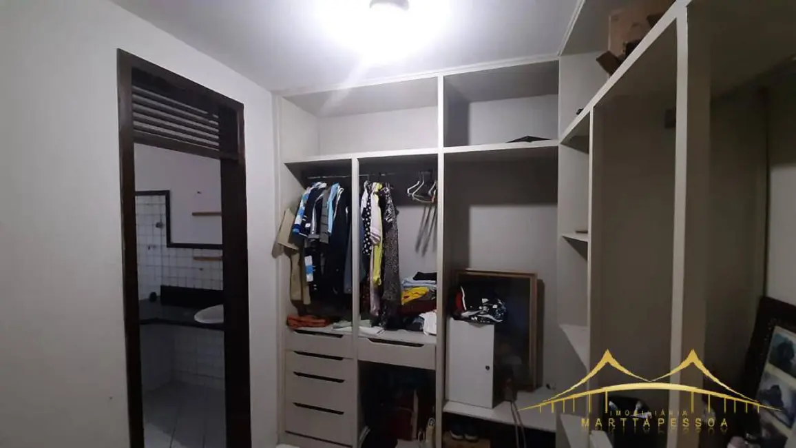 Casa com 4 quartos à venda, 600m2 em Candelária, Natal - RN - imagem 3 Foto 3 de Casa com 4 quartos à venda, 600m2 em Candelária, Natal - RN