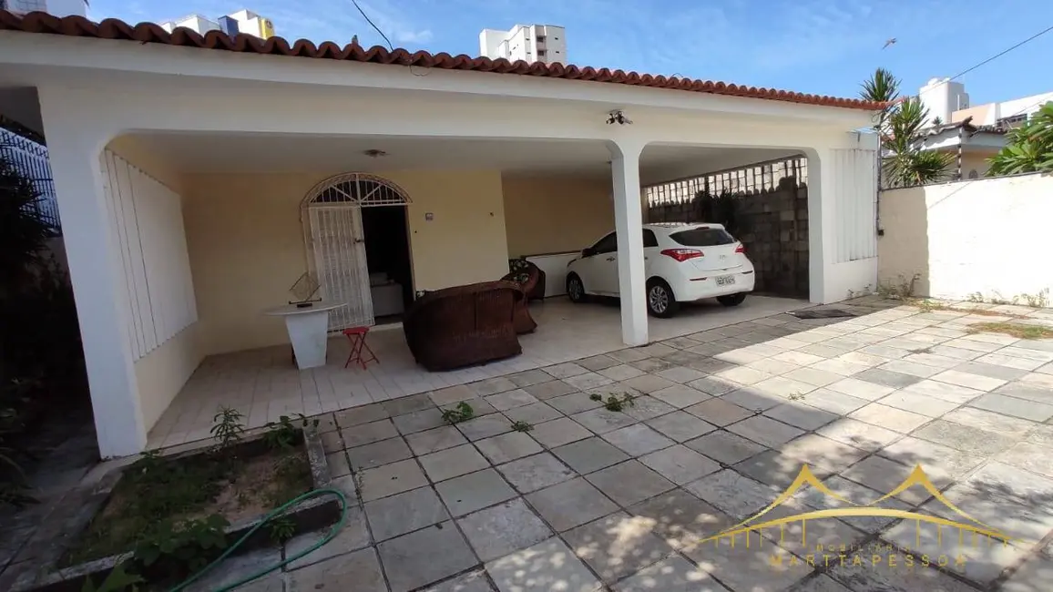 Casa com 3 quartos à venda, 220m2 em Lagoa Nova, Natal - RN - imagem 3 Foto 3 de Casa com 3 quartos à venda, 220m2 em Lagoa Nova, Natal - RN