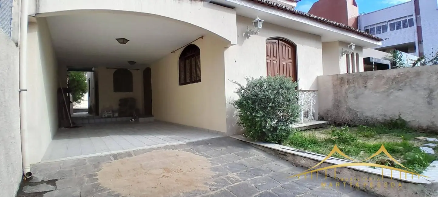 Casa com 4 quartos para alugar, 250m2 em Lagoa Nova, Natal - RN - imagem 4 Foto 4 de Casa com 4 quartos para alugar, 250m2 em Lagoa Nova, Natal - RN