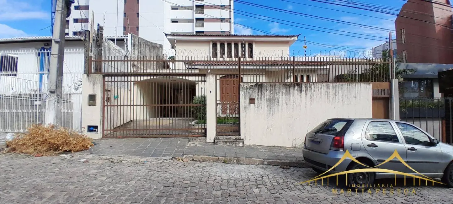 Casa com 4 quartos para alugar, 250m2 em Lagoa Nova, Natal - RN - imagem 2 Foto 2 de Casa com 4 quartos para alugar, 250m2 em Lagoa Nova, Natal - RN
