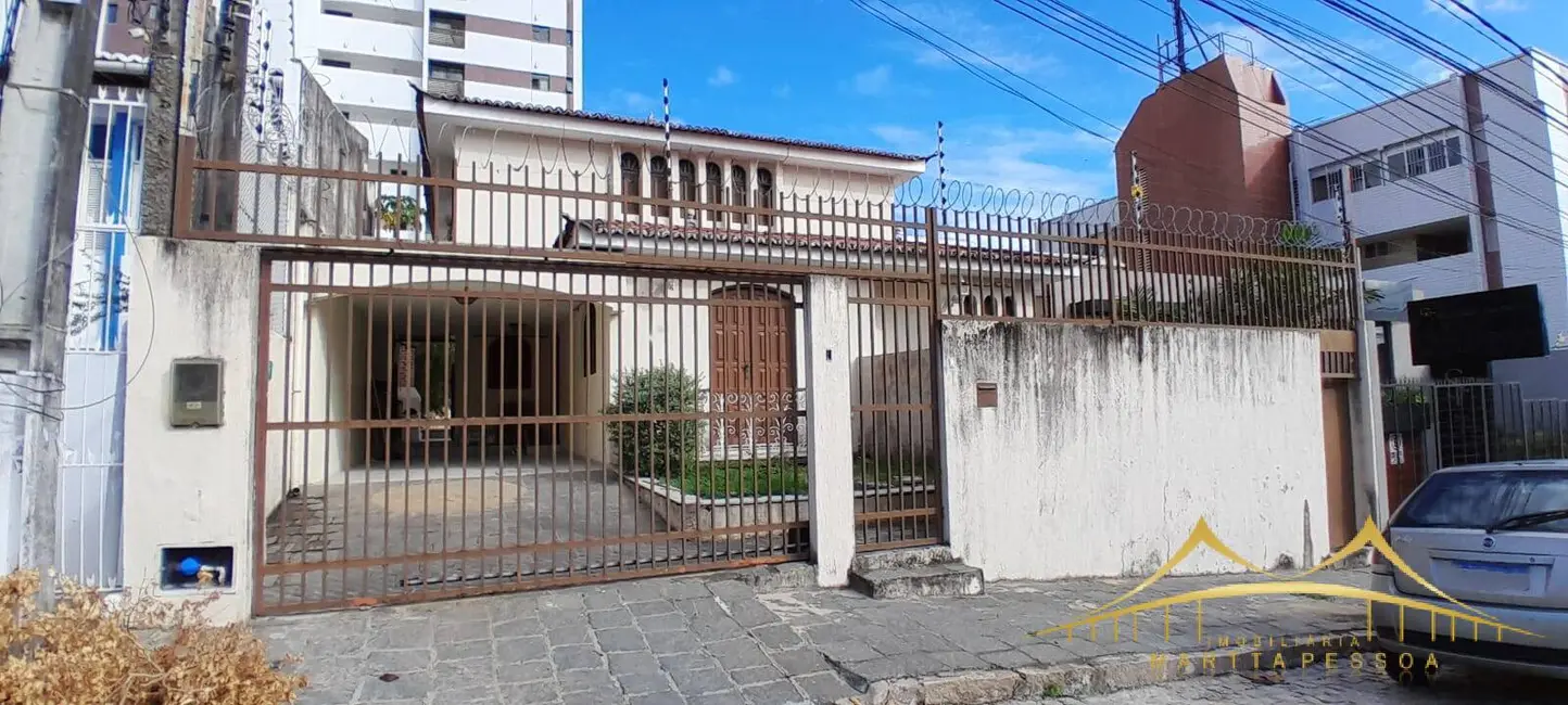 Casa com 4 quartos para alugar, 250m2 em Lagoa Nova, Natal - RN - imagem 1 Foto 1 de Casa com 4 quartos para alugar, 250m2 em Lagoa Nova, Natal - RN