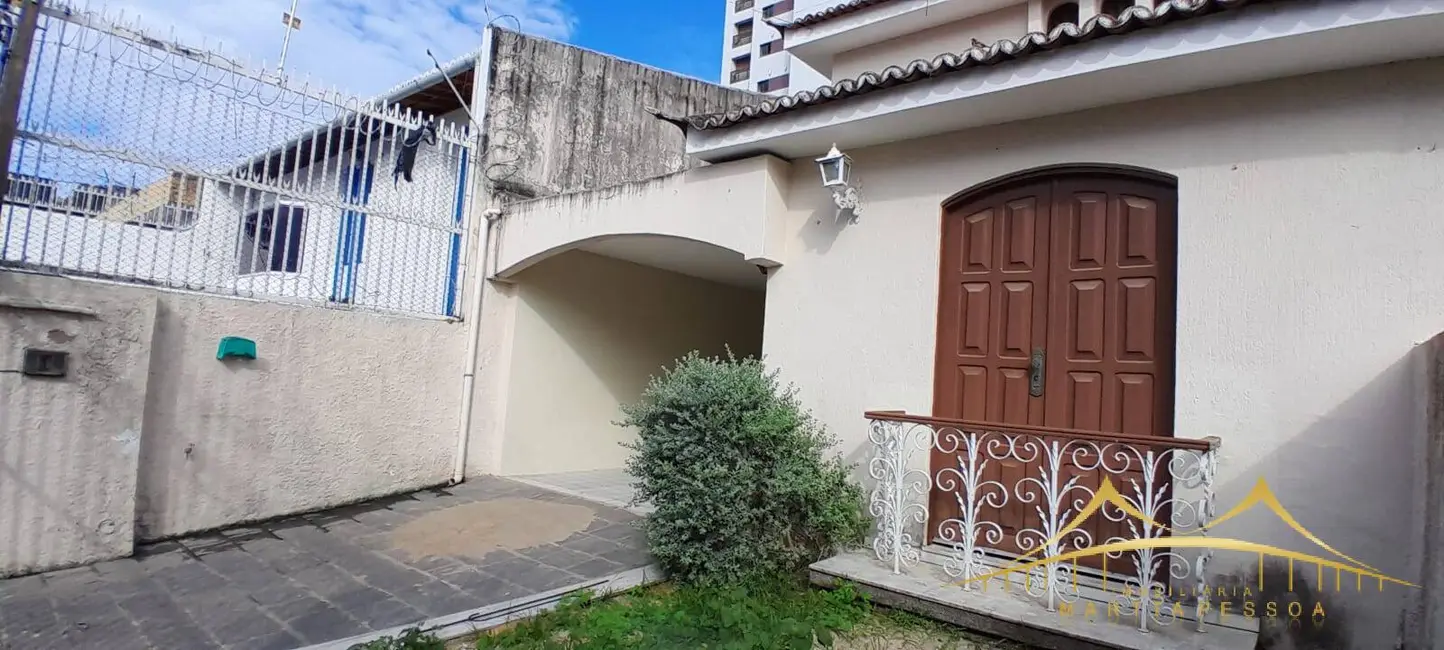 Casa com 4 quartos para alugar, 250m2 em Lagoa Nova, Natal - RN - imagem 3 Foto 3 de Casa com 4 quartos para alugar, 250m2 em Lagoa Nova, Natal - RN