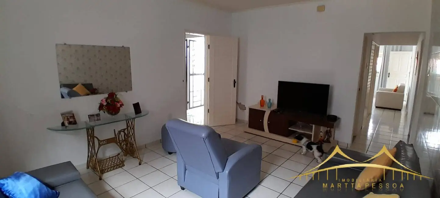 Casa com 4 quartos à venda, 250m2 em Lagoa Nova, Natal - RN - imagem 3 Foto 3 de Casa com 4 quartos à venda, 250m2 em Lagoa Nova, Natal - RN
