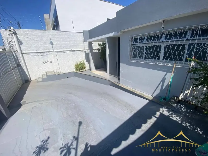 Foto 2 de Casa com 4 quartos para alugar, 300m2 em Petrópolis, Natal - RN
