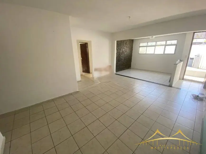 Casa com 4 quartos para alugar, 300m2 em Petrópolis, Natal - RN - imagem 3 Foto 3 de Casa com 4 quartos para alugar, 300m2 em Petrópolis, Natal - RN