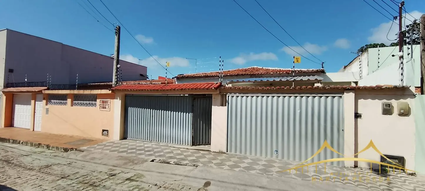 Casa com 5 quartos à venda, 200m2 em Alecrim, Natal - RN - imagem 2 Foto 2 de Casa com 5 quartos à venda, 200m2 em Alecrim, Natal - RN