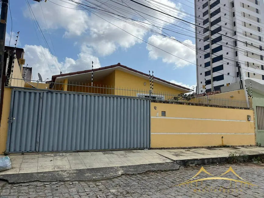 Foto 2 de Casa com 4 quartos à venda, 250m2 em Lagoa Nova, Natal - RN