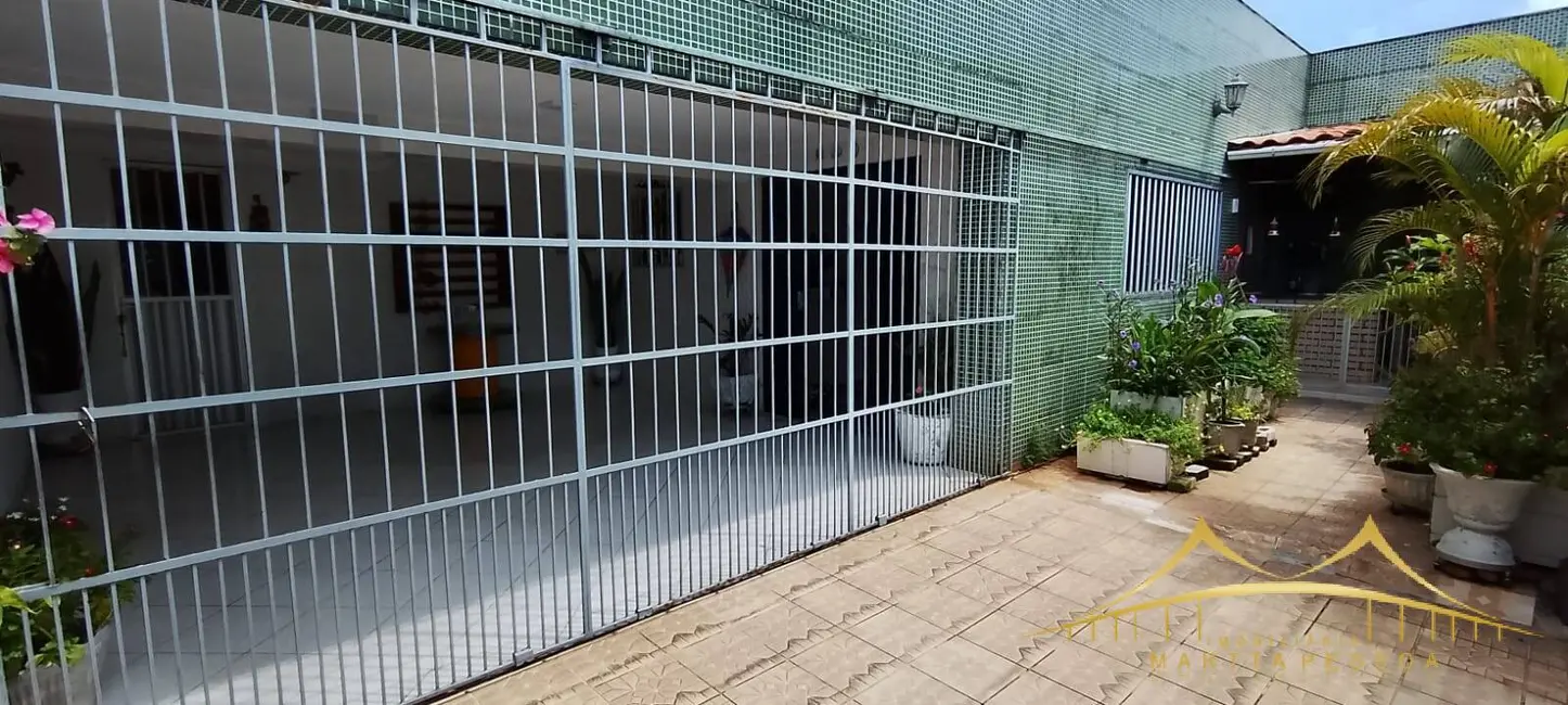 Foto 2 de Casa com 4 quartos à venda, 207m2 em Lagoa Nova, Natal - RN