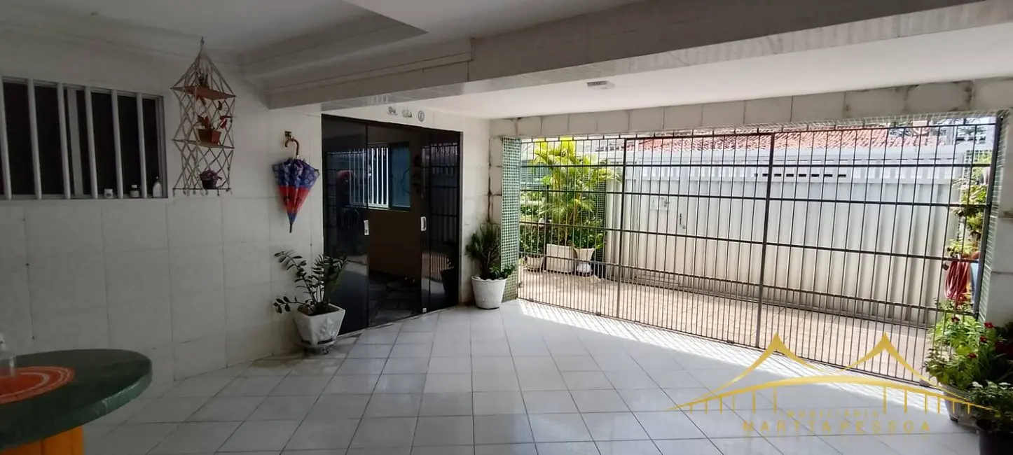 Foto 8 de Casa com 4 quartos à venda, 207m2 em Lagoa Nova, Natal - RN