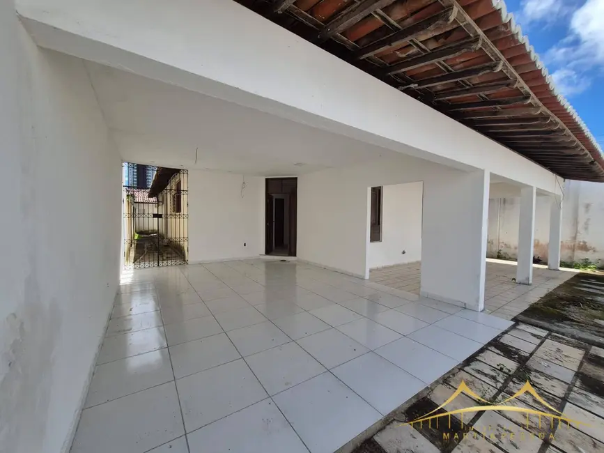 Foto 6 de Casa com 3 quartos à venda, 193m2 em Candelária, Natal - RN