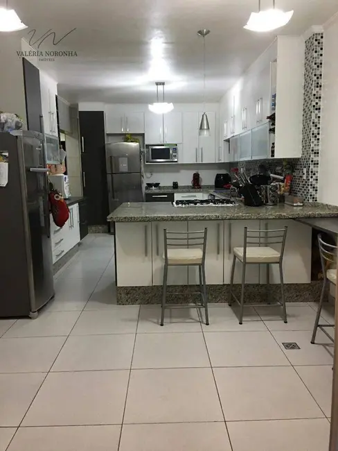 Foto 2 de Casa com 4 quartos à venda, 250m2 em Jardim Guairaca, São Paulo - SP