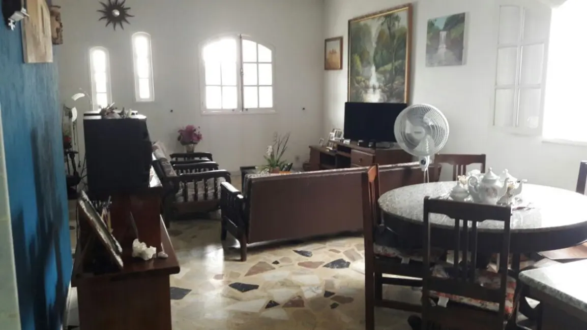 Foto 5 de Casa com 9 quartos à venda, 650m2 em Centro, Sao Pedro Da Aldeia - RJ