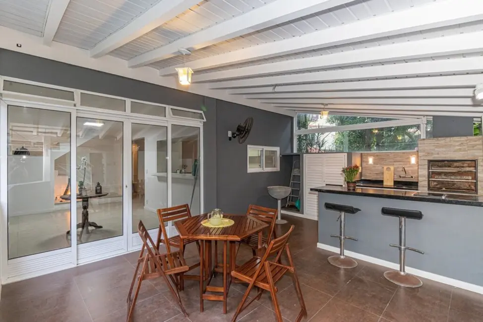 Casa com 5 quartos à venda, 170m2 em Barra da Tijuca, Rio De Janeiro - RJ - imagem 9 Foto 9 de Casa com 5 quartos à venda, 170m2 em Barra da Tijuca, Rio De Janeiro - RJ