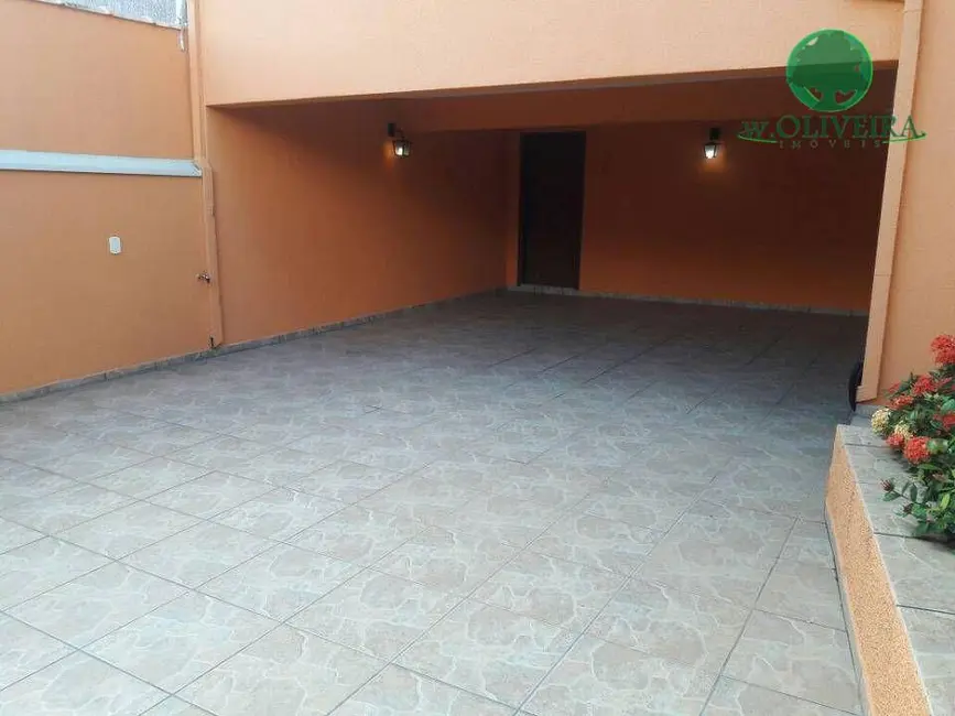 Casa com 3 quartos à venda, 225m2 em Vila Homero, Indaiatuba - SP - imagem 3 Foto 3 de Casa com 3 quartos à venda, 225m2 em Vila Homero, Indaiatuba - SP